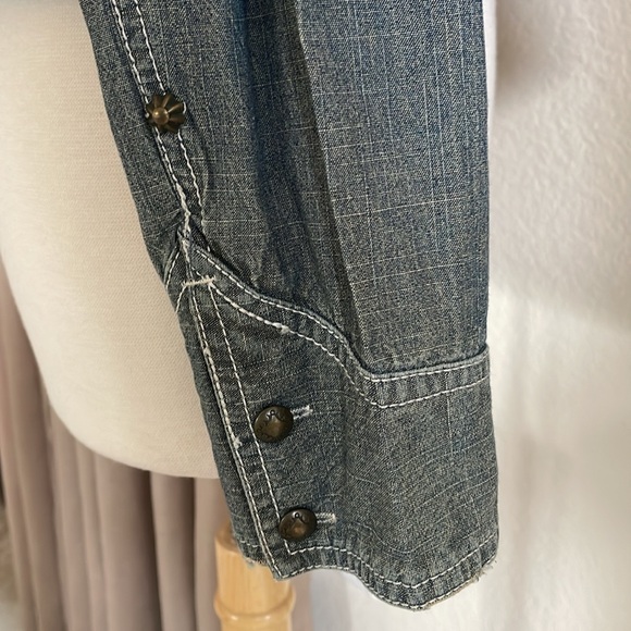 Double D Ranch Lightweight Chambray Jacket - Picture 5 of 9